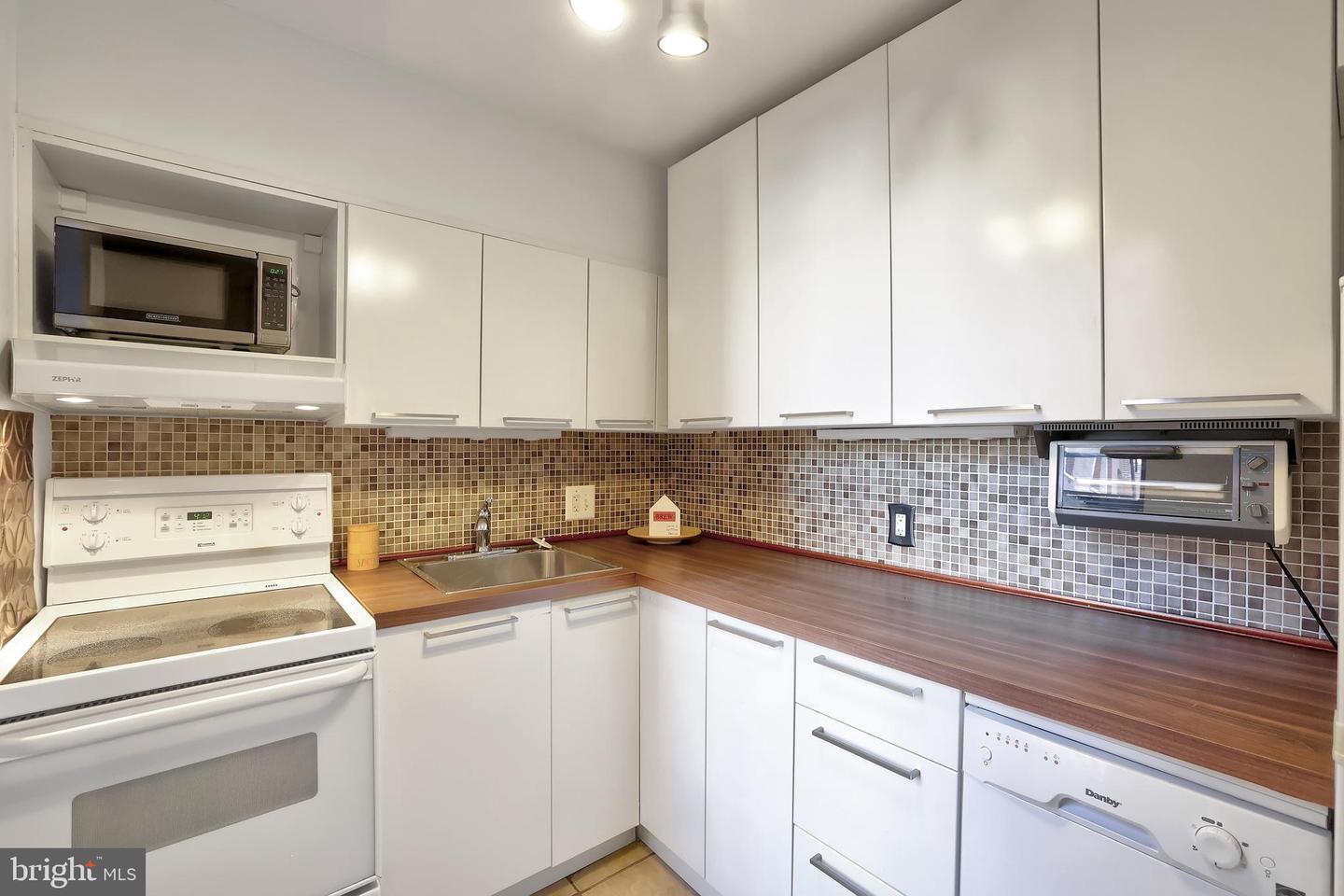 1844 COLUMBIA RD NW #302, WASHINGTON, District Of Columbia 20009, ,1 BathroomBathrooms,Residential,For sale,1844 COLUMBIA RD NW #302,DCDC2172146 MLS # DCDC2172146