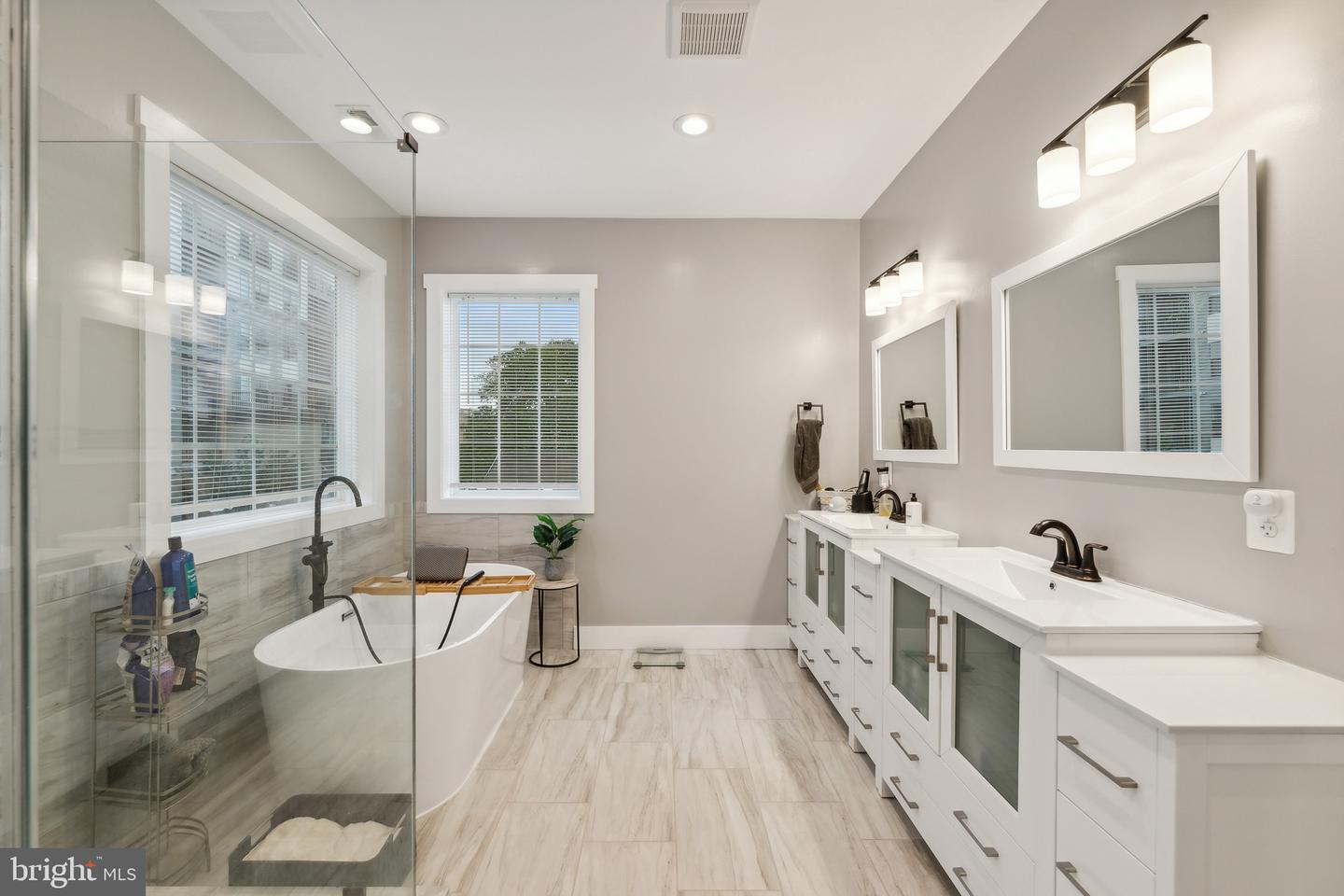 1221 S ROLFE ST, ARLINGTON, Virginia 22204, 5 Bedrooms Bedrooms, ,5 BathroomsBathrooms,Residential,For sale,1221 S ROLFE ST,VAAR2055042 MLS # VAAR2055042