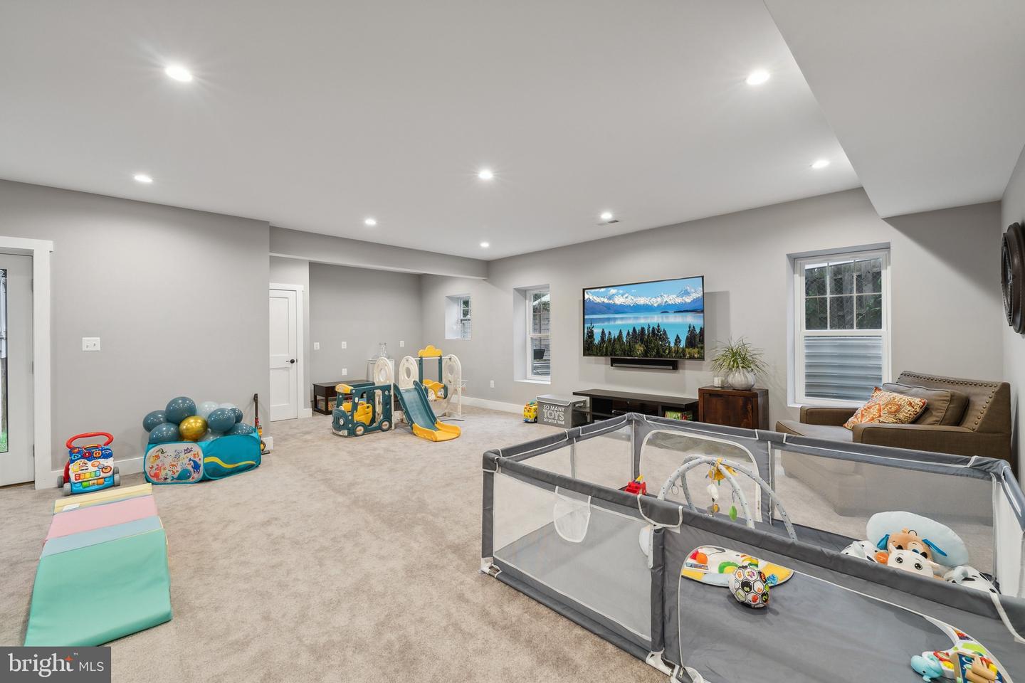 1221 S ROLFE ST, ARLINGTON, Virginia 22204, 5 Bedrooms Bedrooms, ,5 BathroomsBathrooms,Residential,For sale,1221 S ROLFE ST,VAAR2055042 MLS # VAAR2055042