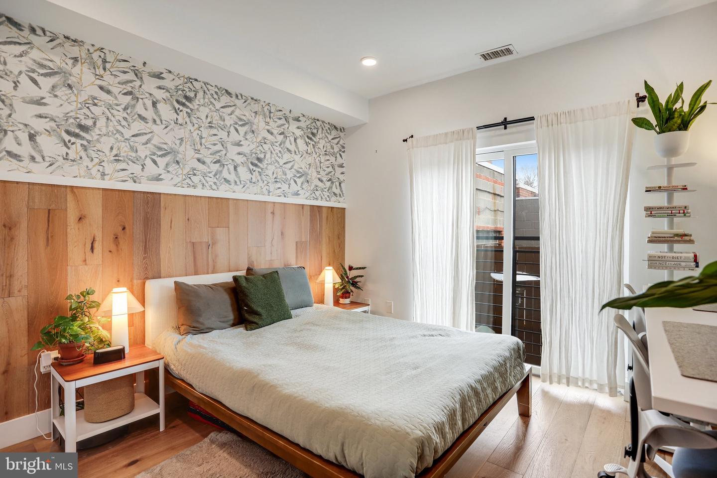 2409 37TH ST NW #2, WASHINGTON, District Of Columbia 20007, 2 Bedrooms Bedrooms, ,2 BathroomsBathrooms,Residential,For sale,2409 37TH ST NW #2,DCDC2195688 MLS # DCDC2195688