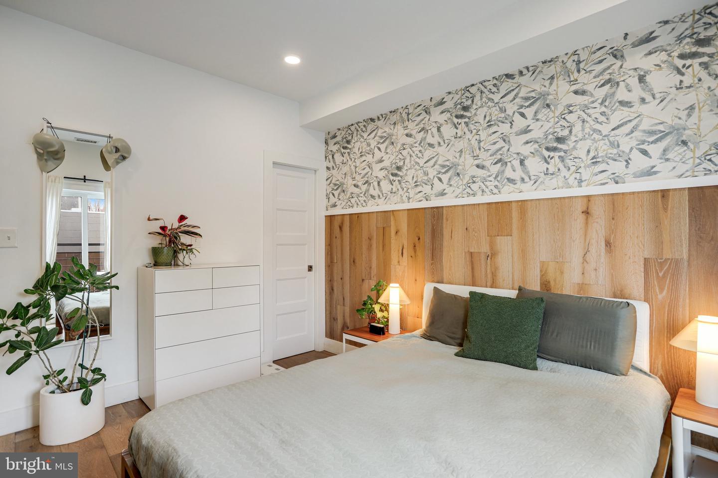 2409 37TH ST NW #2, WASHINGTON, District Of Columbia 20007, 2 Bedrooms Bedrooms, ,2 BathroomsBathrooms,Residential,For sale,2409 37TH ST NW #2,DCDC2195688 MLS # DCDC2195688