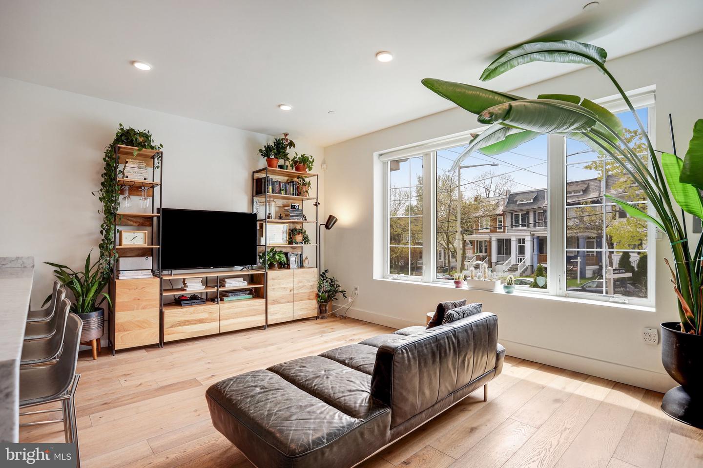 2409 37TH ST NW #2, WASHINGTON, District Of Columbia 20007, 2 Bedrooms Bedrooms, ,2 BathroomsBathrooms,Residential,For sale,2409 37TH ST NW #2,DCDC2195688 MLS # DCDC2195688