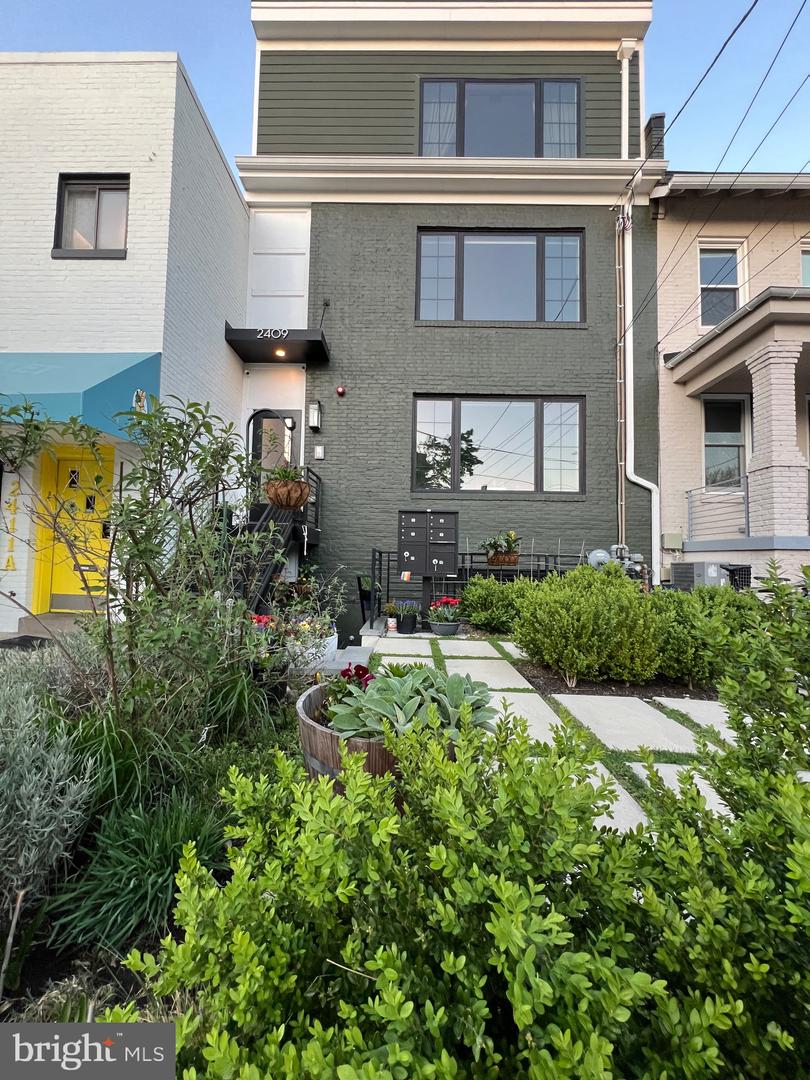 2409 37TH ST NW #2, WASHINGTON, District Of Columbia 20007, 2 Bedrooms Bedrooms, ,2 BathroomsBathrooms,Residential,For sale,2409 37TH ST NW #2,DCDC2195688 MLS # DCDC2195688