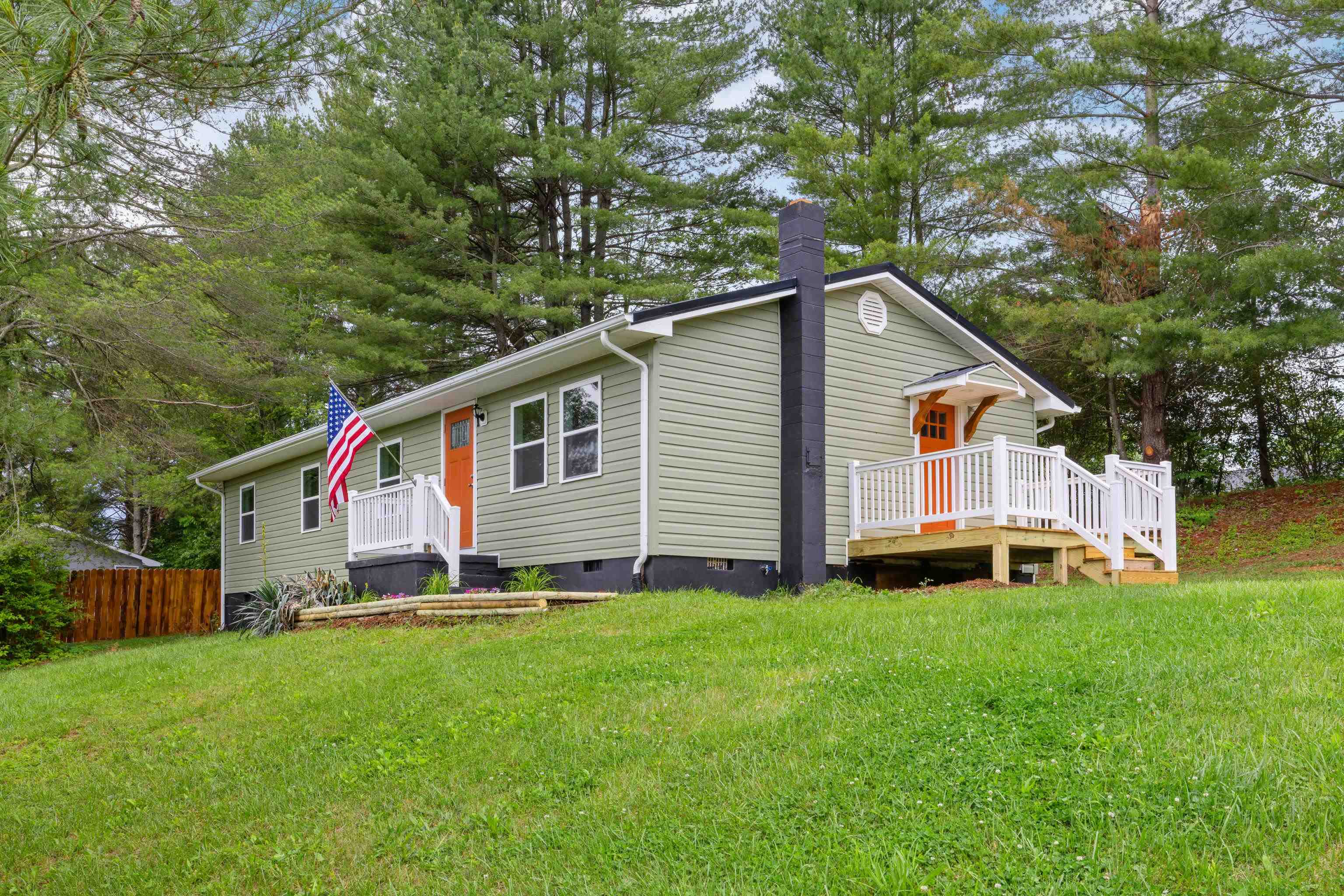 443 VALLEY PIKE RD, LEXINGTON, Virginia 24450, 3 Bedrooms Bedrooms, ,2 BathroomsBathrooms,Residential,443 VALLEY PIKE RD,665303 MLS # 665303