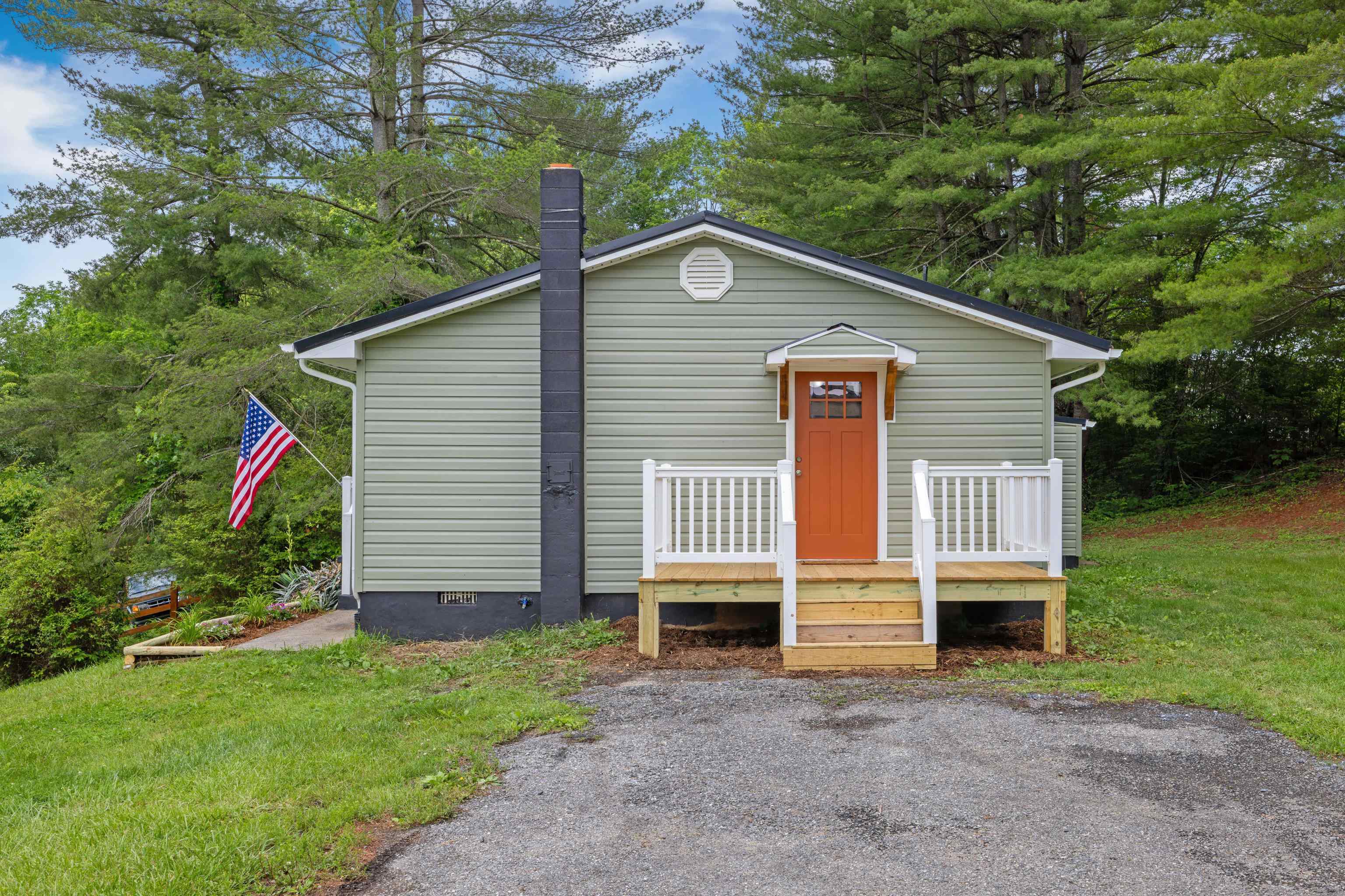 443 VALLEY PIKE RD, LEXINGTON, Virginia 24450, 3 Bedrooms Bedrooms, ,2 BathroomsBathrooms,Residential,443 VALLEY PIKE RD,665303 MLS # 665303
