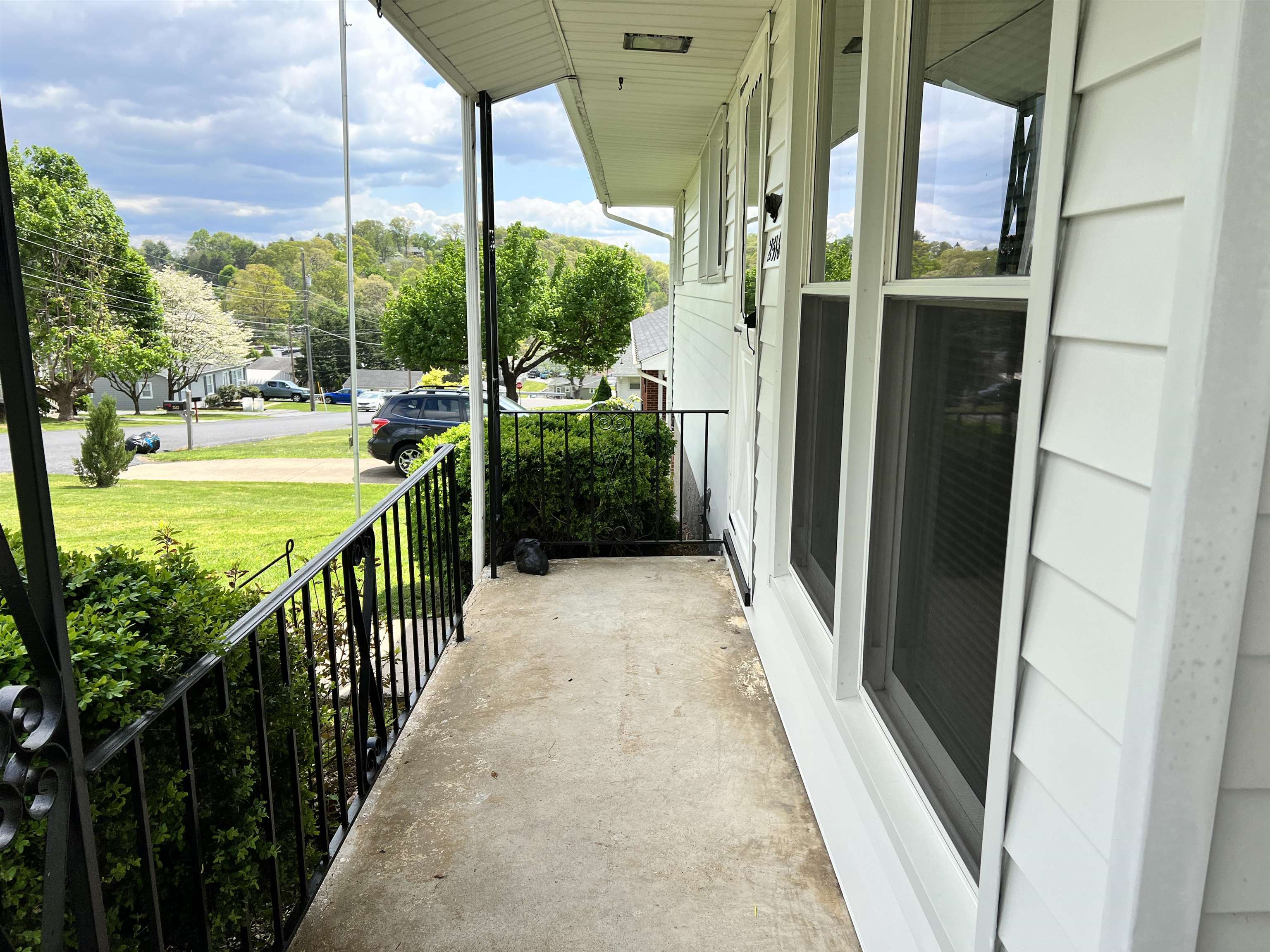 2516 S SHARLAINE DR, STAUNTON, Virginia 24401, 3 Bedrooms Bedrooms, ,2 BathroomsBathrooms,Residential,2516 S Sharlaine,2516 S SHARLAINE DR,665323 MLS # 665323
