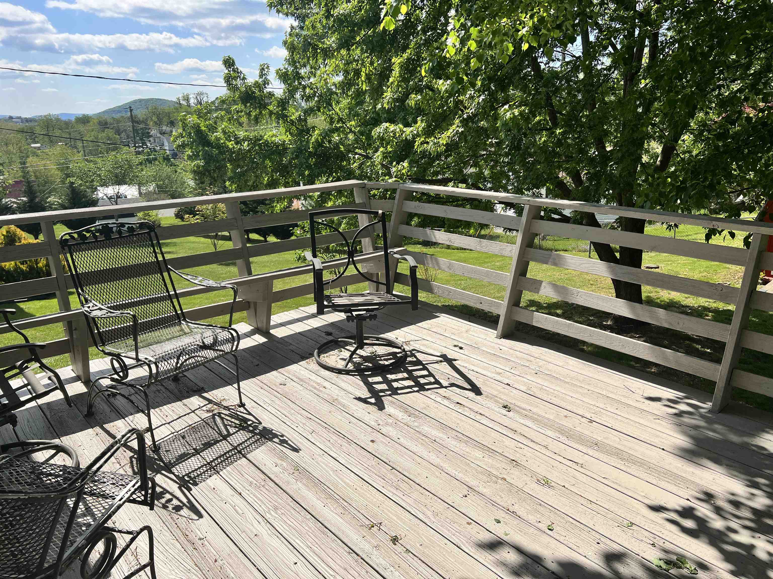 2516 S SHARLAINE DR, STAUNTON, Virginia 24401, 3 Bedrooms Bedrooms, ,2 BathroomsBathrooms,Residential,2516 S Sharlaine,2516 S SHARLAINE DR,665323 MLS # 665323