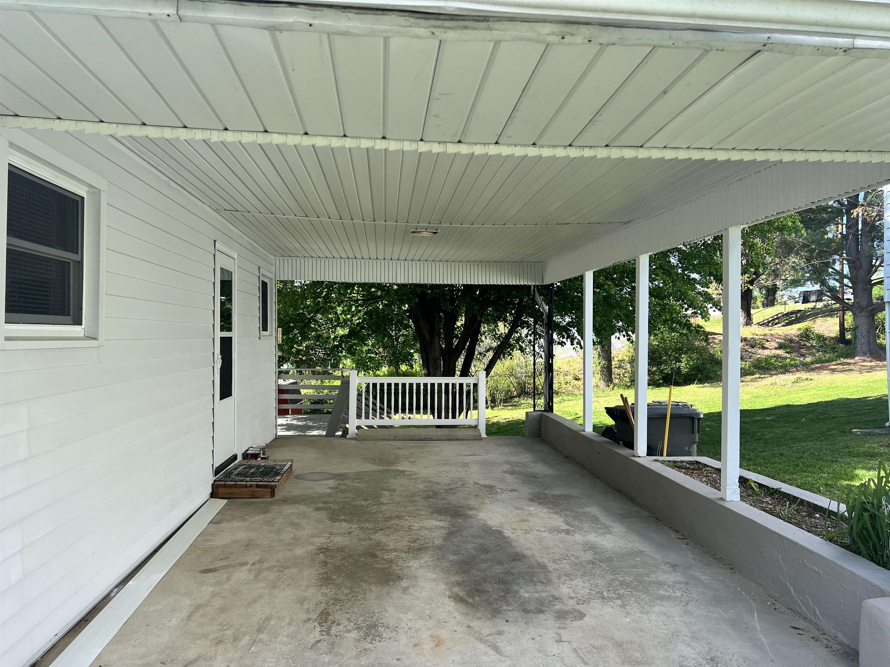 2516 S SHARLAINE DR, STAUNTON, Virginia 24401, 3 Bedrooms Bedrooms, ,2 BathroomsBathrooms,Residential,2516 S Sharlaine,2516 S SHARLAINE DR,665323 MLS # 665323
