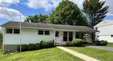 2516 S SHARLAINE DR, STAUNTON, Virginia 24401, 3 Bedrooms Bedrooms, ,2 BathroomsBathrooms,Residential,2516 S Sharlaine,2516 S SHARLAINE DR,665323 MLS # 665323