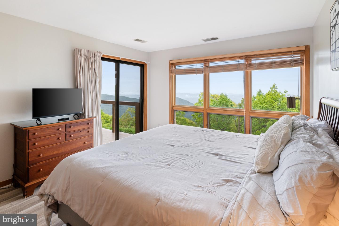 1545 CLIFFS, ROSELAND, Virginia 22967, 1 Bedroom Bedrooms, ,2 BathroomsBathrooms,Residential,For sale,1545 CLIFFS,VANL2000540 MLS # VANL2000540