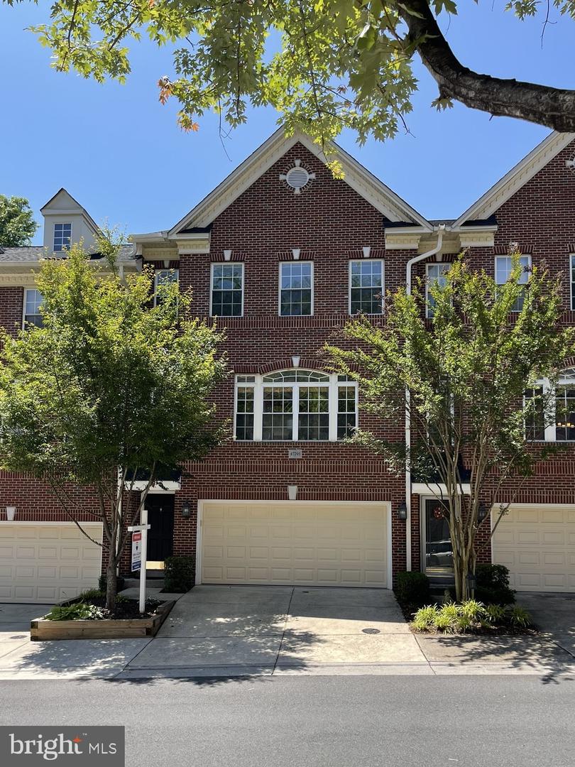 47795 SCOTSBOROUGH SQ, STERLING, Virginia 20165, 3 Bedrooms Bedrooms, ,2 BathroomsBathrooms,Residential,For sale,47795 SCOTSBOROUGH SQ,VALO2095294 MLS # VALO2095294