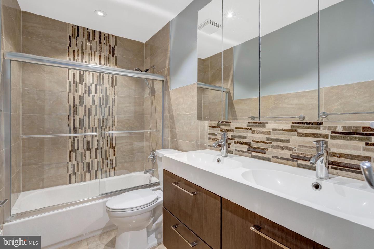 2836 BEECHTREE LN, WOODBRIDGE, Virginia 22191, 2 Bedrooms Bedrooms, ,2 BathroomsBathrooms,Residential,For sale,2836 BEECHTREE LN,VAPW2094422 MLS # VAPW2094422