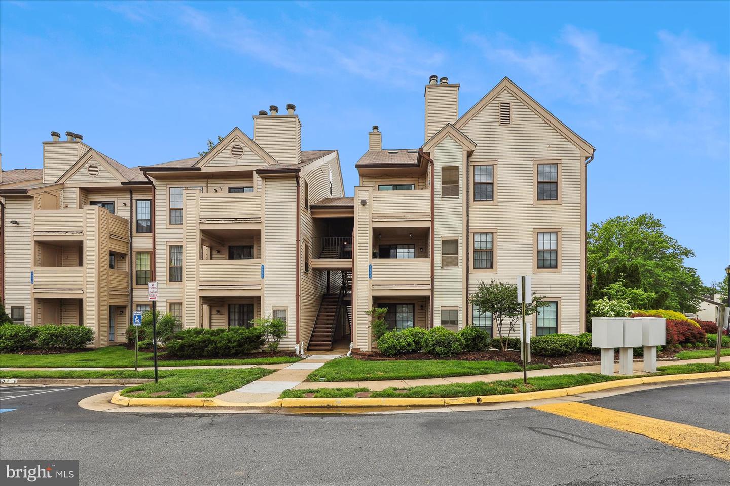 6902-K MARY CAROLINE CIR #6902K, ALEXANDRIA, Virginia 22310, 2 Bedrooms Bedrooms, ,2 BathroomsBathrooms,Residential,For sale,6902-K MARY CAROLINE CIR #6902K,VAFX2240936 MLS # VAFX2240936