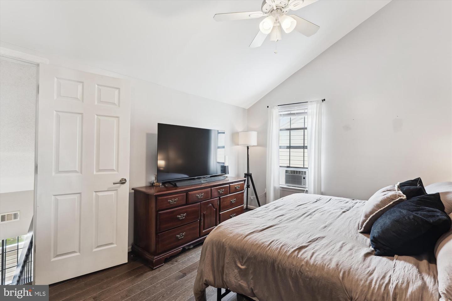 6902-K MARY CAROLINE CIR #6902K, ALEXANDRIA, Virginia 22310, 2 Bedrooms Bedrooms, ,2 BathroomsBathrooms,Residential,For sale,6902-K MARY CAROLINE CIR #6902K,VAFX2240936 MLS # VAFX2240936