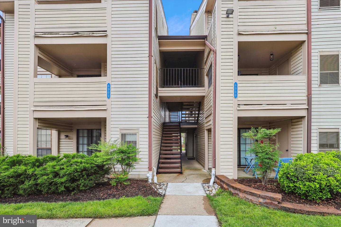 6902-K MARY CAROLINE CIR #6902K, ALEXANDRIA, Virginia 22310, 2 Bedrooms Bedrooms, ,2 BathroomsBathrooms,Residential,For sale,6902-K MARY CAROLINE CIR #6902K,VAFX2240936 MLS # VAFX2240936
