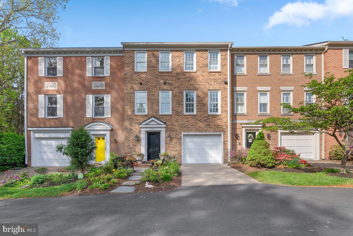 2512 N HARRISON ST, ARLINGTON, Virginia 22207, 3 Bedrooms Bedrooms, ,2 BathroomsBathrooms,Residential,For sale,2512 N HARRISON ST,VAAR2057504 MLS # VAAR2057504