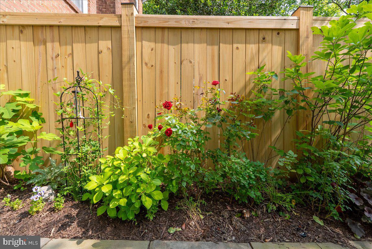 2512 N HARRISON ST, ARLINGTON, Virginia 22207, 3 Bedrooms Bedrooms, ,2 BathroomsBathrooms,Residential,For sale,2512 N HARRISON ST,VAAR2057504 MLS # VAAR2057504