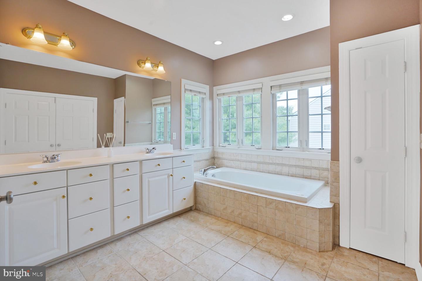 5638 LICK RIVER LN, GAINESVILLE, Virginia 20155, 4 Bedrooms Bedrooms, ,4 BathroomsBathrooms,Residential,For sale,5638 LICK RIVER LN,VAPW2095164 MLS # VAPW2095164