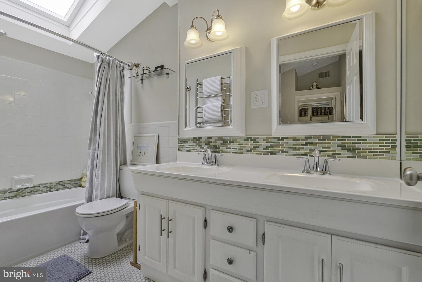 6253 N KENSINGTON ST, MCLEAN, Virginia 22101, 4 Bedrooms Bedrooms, ,4 BathroomsBathrooms,Residential,For sale,6253 N KENSINGTON ST,VAFX2242654 MLS # VAFX2242654