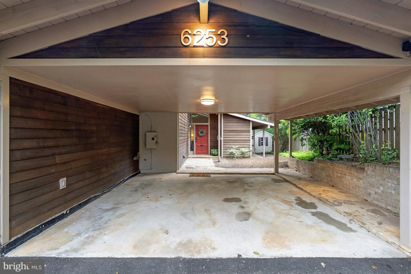 6253 N KENSINGTON ST, MCLEAN, Virginia 22101, 4 Bedrooms Bedrooms, ,4 BathroomsBathrooms,Residential,For sale,6253 N KENSINGTON ST,VAFX2242654 MLS # VAFX2242654