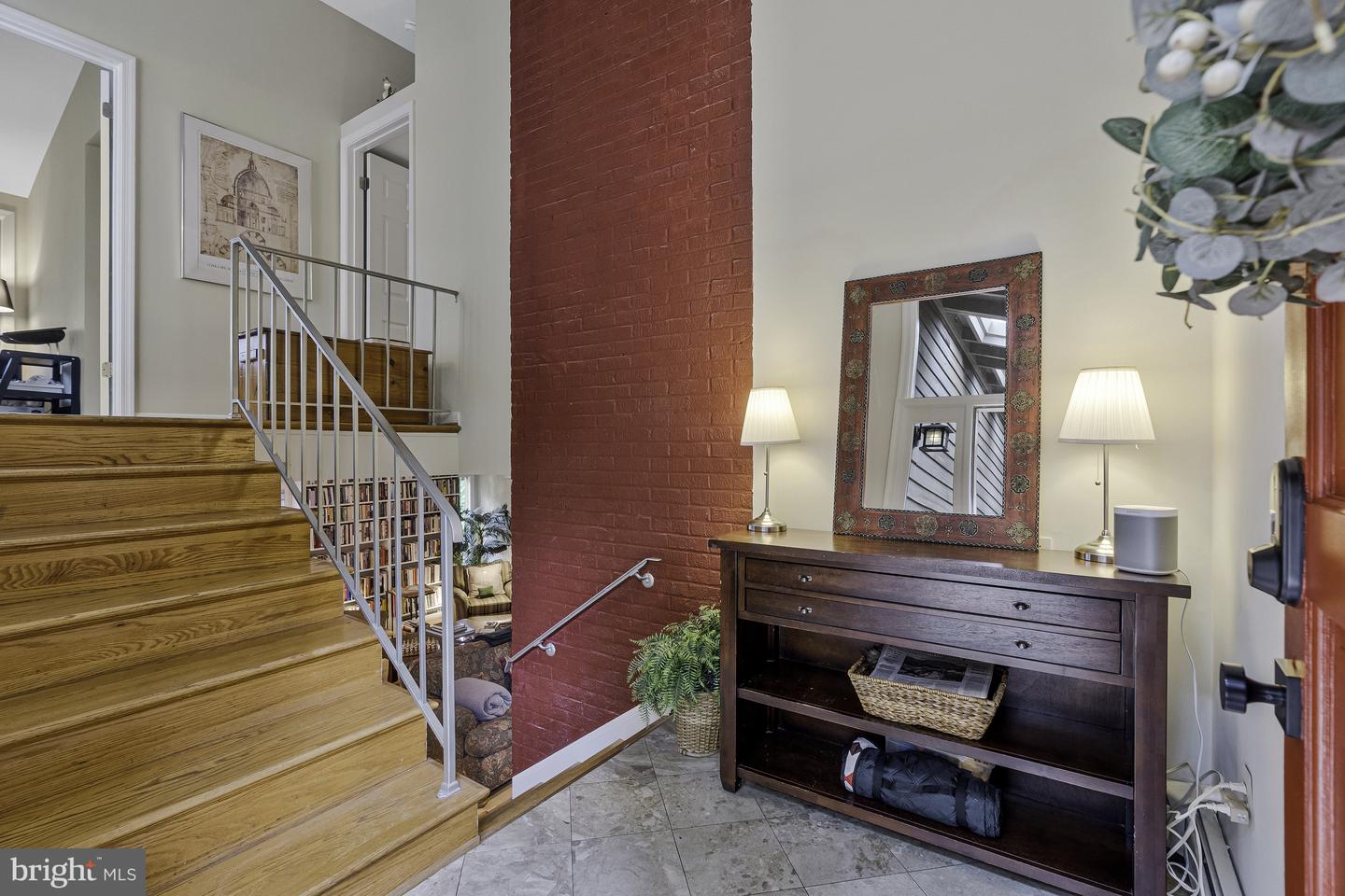 6253 N KENSINGTON ST, MCLEAN, Virginia 22101, 4 Bedrooms Bedrooms, ,4 BathroomsBathrooms,Residential,For sale,6253 N KENSINGTON ST,VAFX2242654 MLS # VAFX2242654