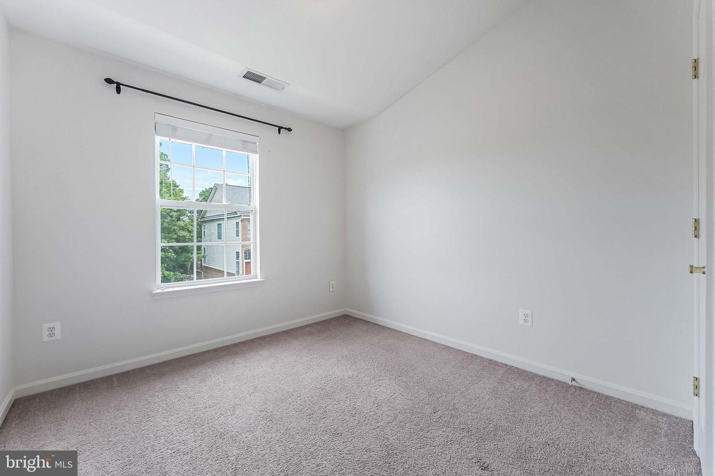 43103 FOREST EDGE SQ, BROADLANDS, Virginia 20148, 3 Bedrooms Bedrooms, ,2 BathroomsBathrooms,Residential,For sale,43103 FOREST EDGE SQ,VALO2097610 MLS # VALO2097610