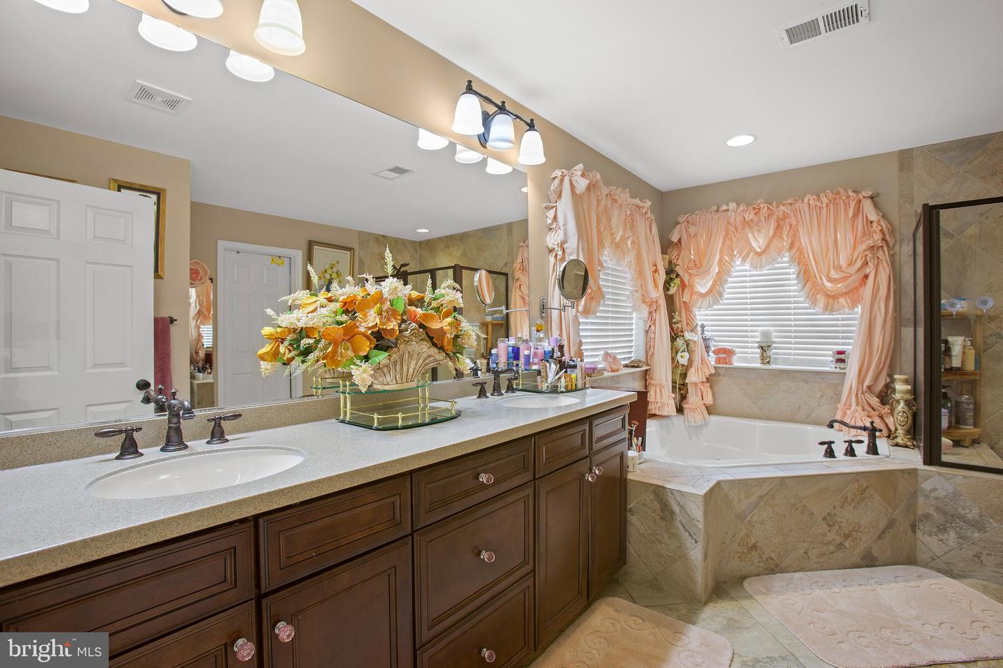 6109 BLACK OAK CT, FREDERICKSBURG, Virginia 22407, 5 Bedrooms Bedrooms, ,4 BathroomsBathrooms,Residential,For sale,6109 BLACK OAK CT,VASP2033474 MLS # VASP2033474