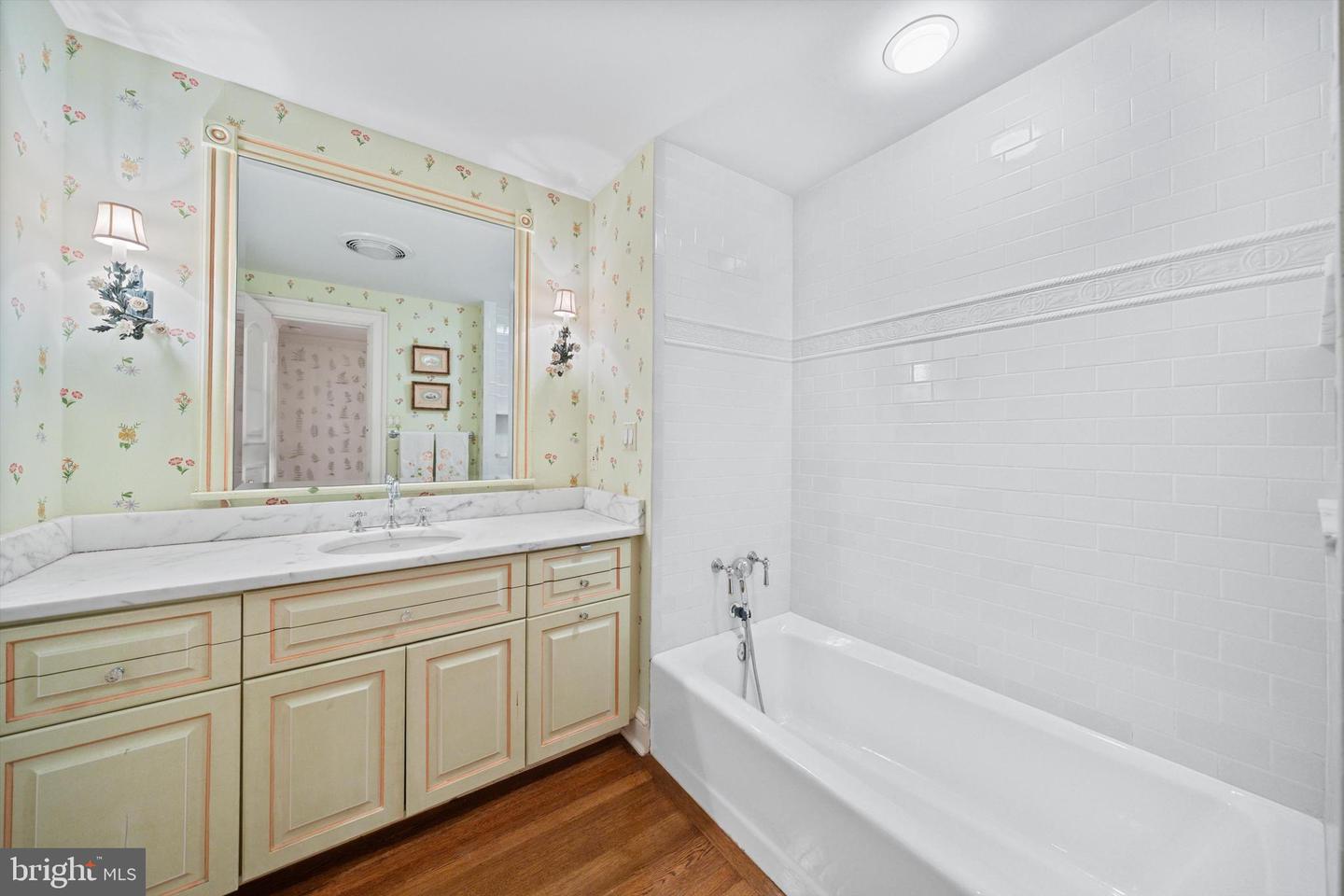 2700 CALVERT ST NW #812/818, WASHINGTON, District Of Columbia 20008, 3 Bedrooms Bedrooms, ,3 BathroomsBathrooms,Residential,For sale,2700 CALVERT ST NW #812/818,DCDC2203374 MLS # DCDC2203374