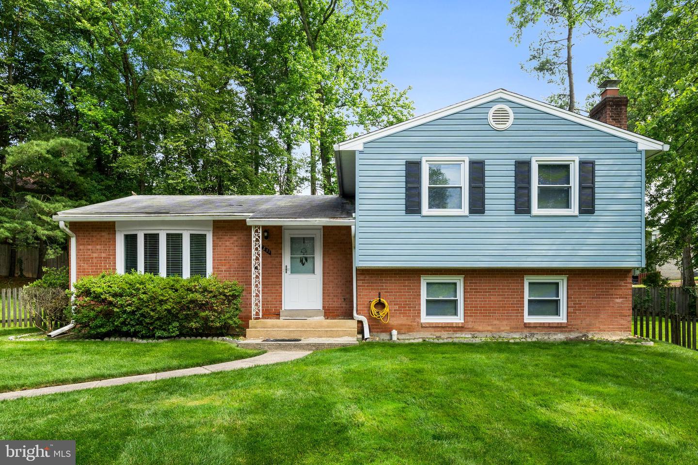 9211 CAPRICORN CT, BURKE, Virginia 22015, 5 Bedrooms Bedrooms, ,2 BathroomsBathrooms,Residential,For sale,9211 CAPRICORN CT,VAFX2245030 MLS # VAFX2245030