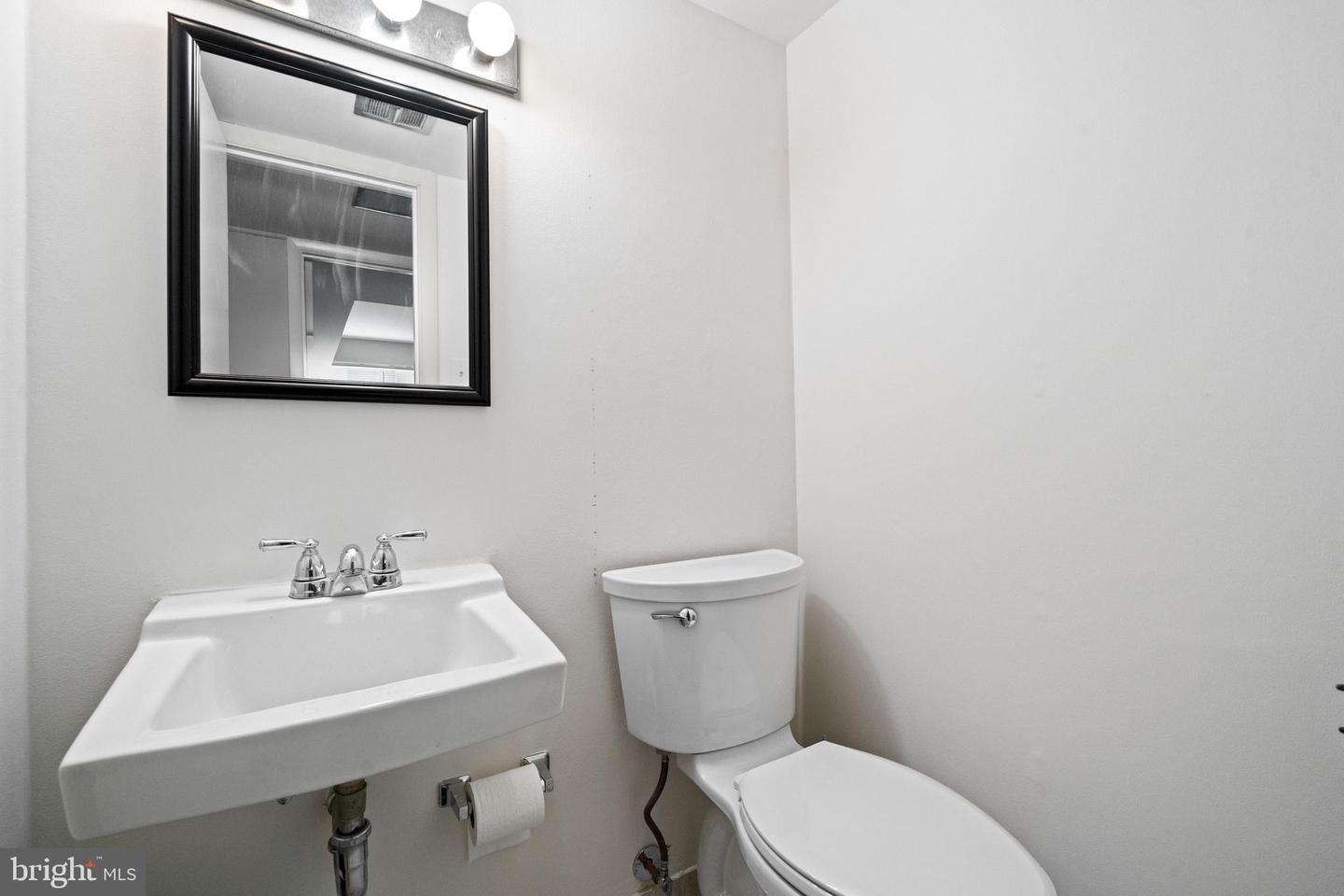 9211 CAPRICORN CT, BURKE, Virginia 22015, 5 Bedrooms Bedrooms, ,2 BathroomsBathrooms,Residential,For sale,9211 CAPRICORN CT,VAFX2245030 MLS # VAFX2245030