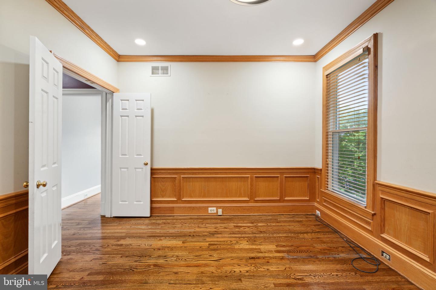 1514 NIGHT SHADE CT, VIENNA, Virginia 22182, 5 Bedrooms Bedrooms, ,4 BathroomsBathrooms,Residential,For sale,1514 NIGHT SHADE CT,VAFX2245038 MLS # VAFX2245038