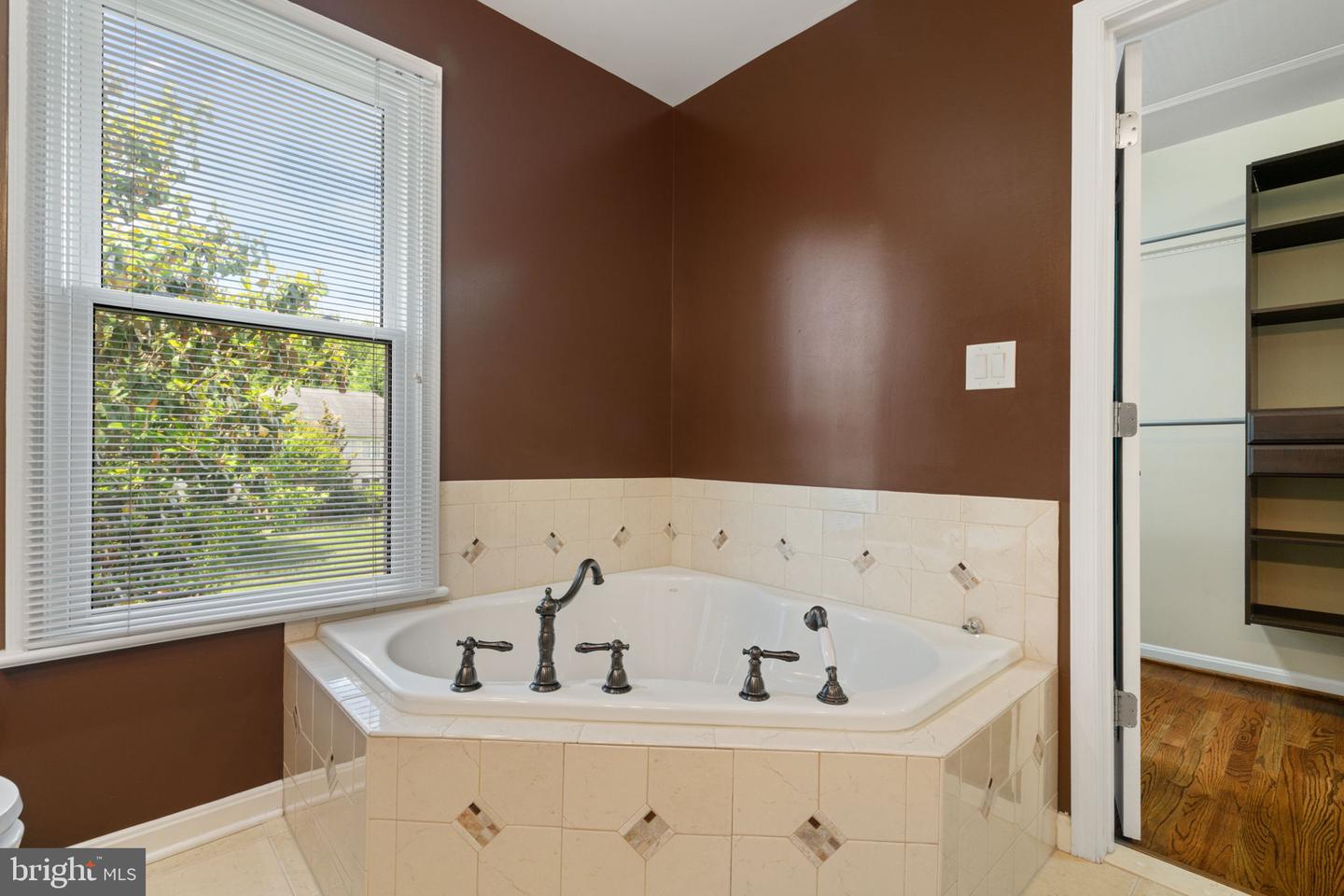 1514 NIGHT SHADE CT, VIENNA, Virginia 22182, 5 Bedrooms Bedrooms, ,4 BathroomsBathrooms,Residential,For sale,1514 NIGHT SHADE CT,VAFX2245038 MLS # VAFX2245038