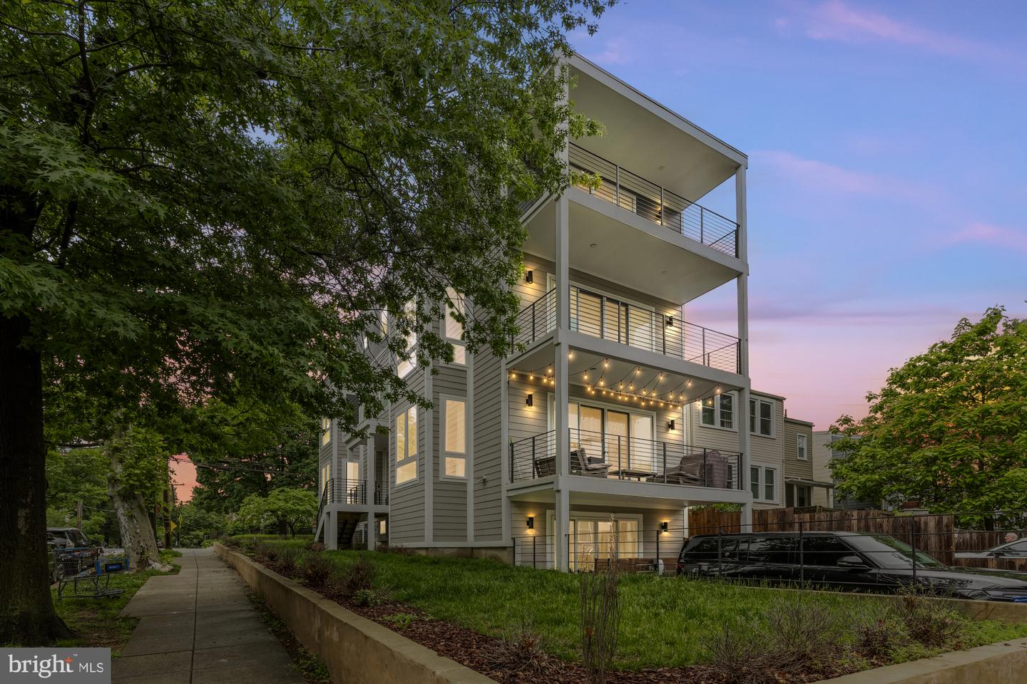 5401 8TH ST NW #B, WASHINGTON, District Of Columbia 20011, 3 Bedrooms Bedrooms, ,2 BathroomsBathrooms,Residential,For sale,5401 8TH ST NW #B,DCDC2203906 MLS # DCDC2203906