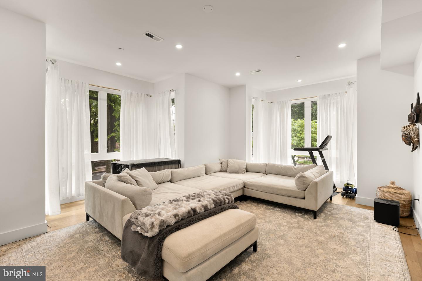 5401 8TH ST NW #B, WASHINGTON, District Of Columbia 20011, 3 Bedrooms Bedrooms, ,2 BathroomsBathrooms,Residential,For sale,5401 8TH ST NW #B,DCDC2203906 MLS # DCDC2203906