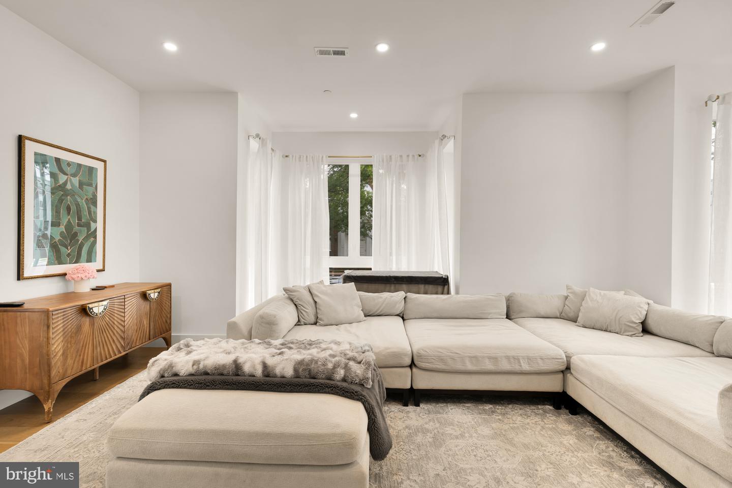 5401 8TH ST NW #B, WASHINGTON, District Of Columbia 20011, 3 Bedrooms Bedrooms, ,2 BathroomsBathrooms,Residential,For sale,5401 8TH ST NW #B,DCDC2203906 MLS # DCDC2203906