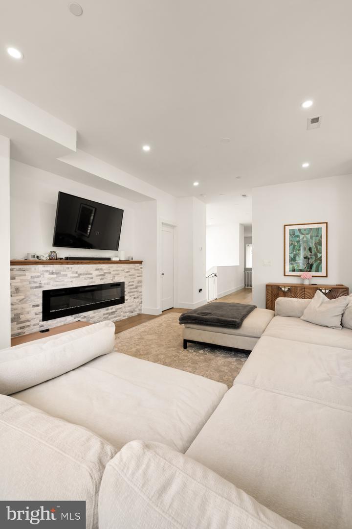 5401 8TH ST NW #B, WASHINGTON, District Of Columbia 20011, 3 Bedrooms Bedrooms, ,2 BathroomsBathrooms,Residential,For sale,5401 8TH ST NW #B,DCDC2203906 MLS # DCDC2203906