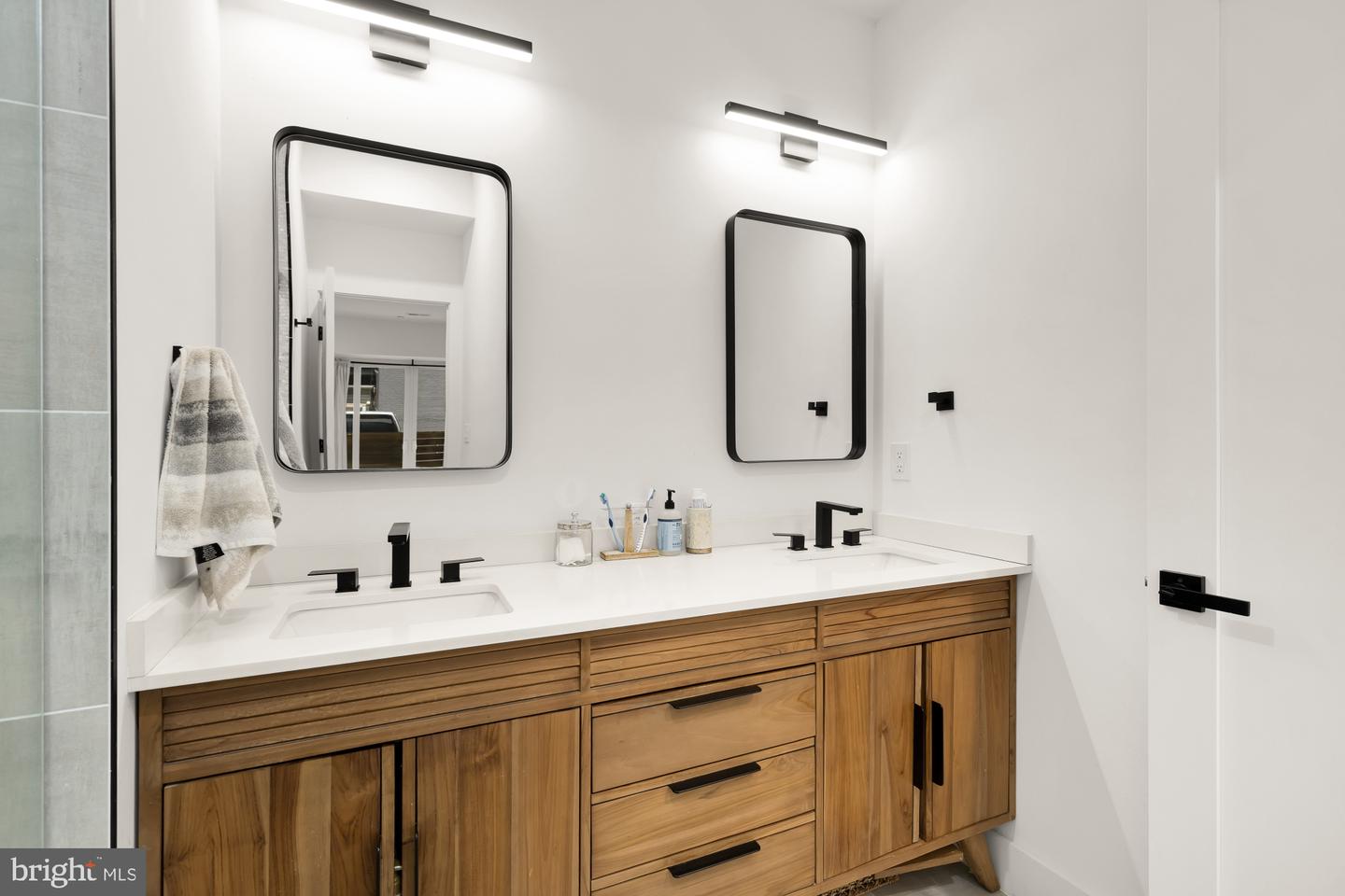 5401 8TH ST NW #B, WASHINGTON, District Of Columbia 20011, 3 Bedrooms Bedrooms, ,2 BathroomsBathrooms,Residential,For sale,5401 8TH ST NW #B,DCDC2203906 MLS # DCDC2203906