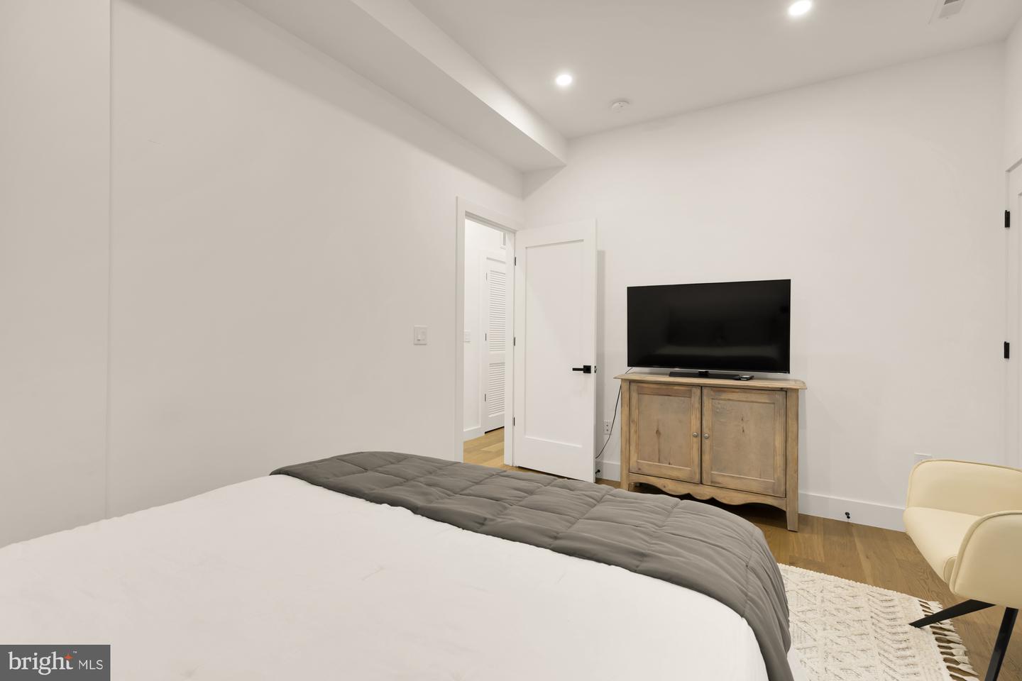 5401 8TH ST NW #B, WASHINGTON, District Of Columbia 20011, 3 Bedrooms Bedrooms, ,2 BathroomsBathrooms,Residential,For sale,5401 8TH ST NW #B,DCDC2203906 MLS # DCDC2203906