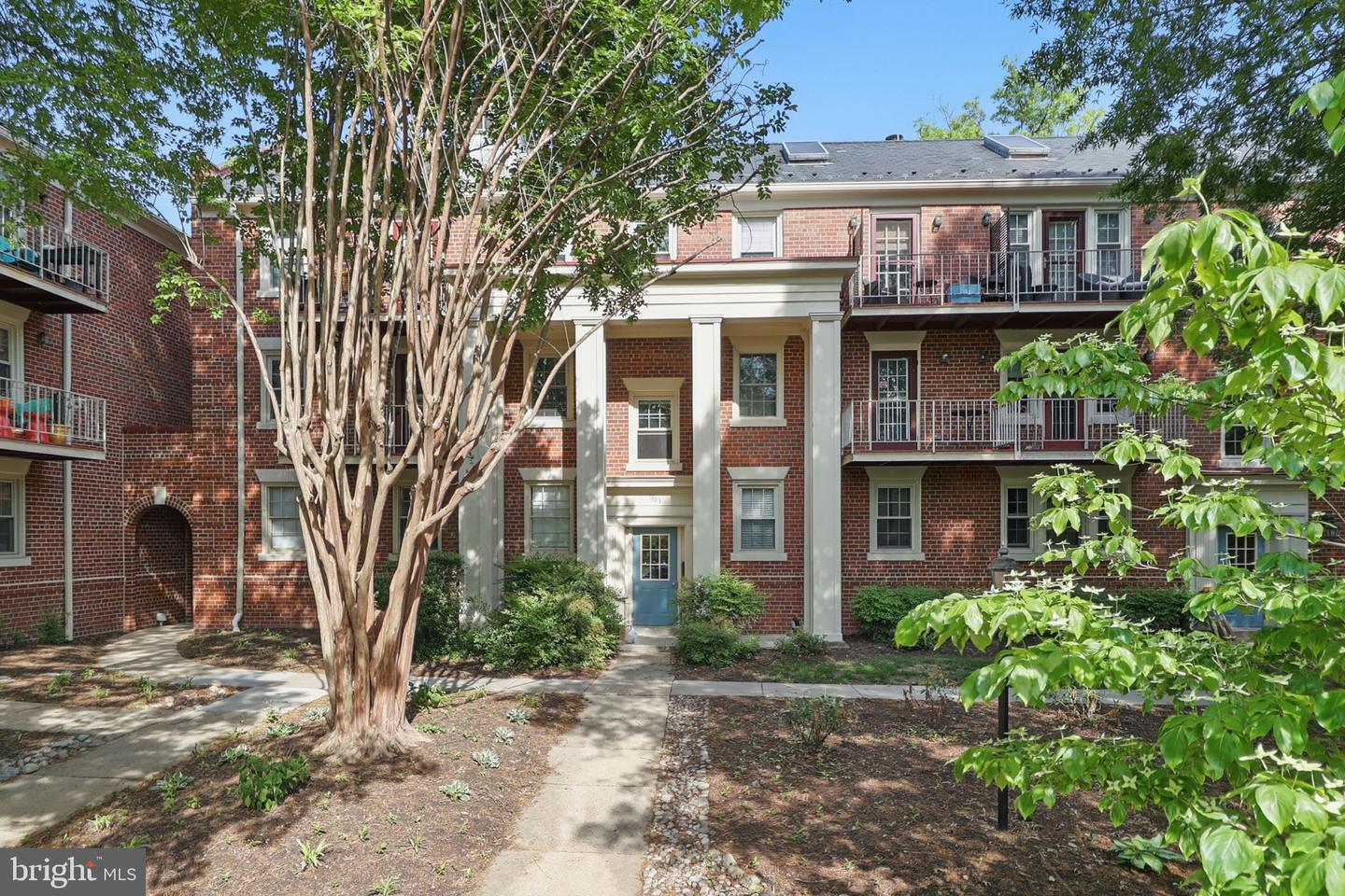 1403 E ABINGDON DR E #3, ALEXANDRIA, Virginia 22314, 1 Bedroom Bedrooms, ,1 BathroomBathrooms,Residential,For sale,1403 E ABINGDON DR E #3,VAAX2046064 MLS # VAAX2046064