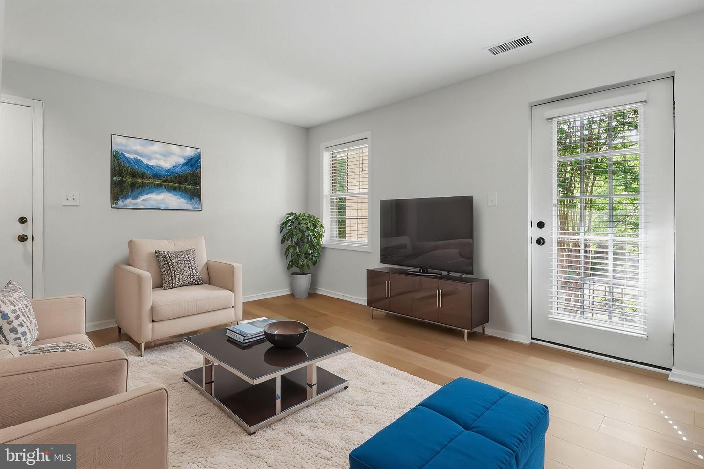 1403 E ABINGDON DR E #3, ALEXANDRIA, Virginia 22314, 1 Bedroom Bedrooms, ,1 BathroomBathrooms,Residential,For sale,1403 E ABINGDON DR E #3,VAAX2046064 MLS # VAAX2046064