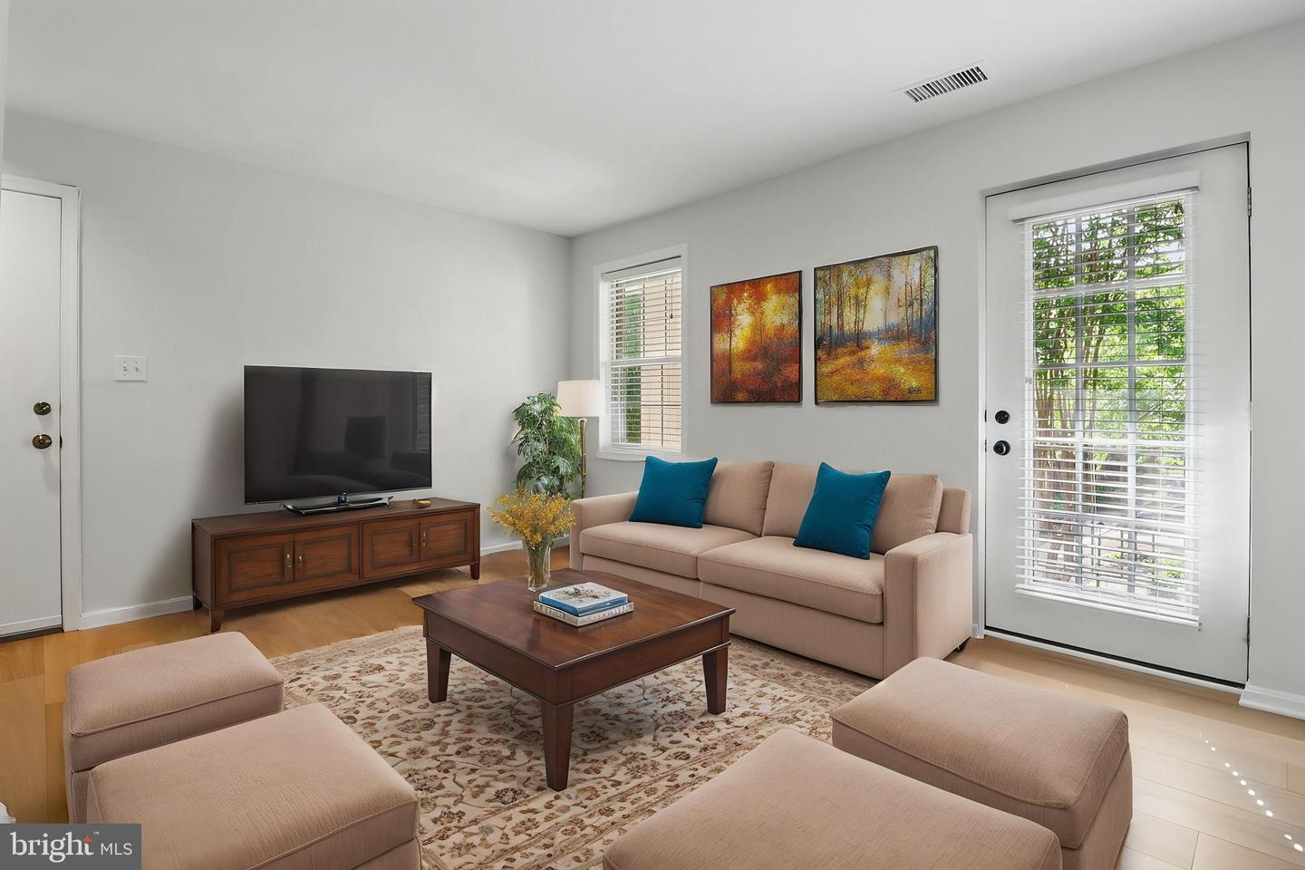 1403 E ABINGDON DR E #3, ALEXANDRIA, Virginia 22314, 1 Bedroom Bedrooms, ,1 BathroomBathrooms,Residential,For sale,1403 E ABINGDON DR E #3,VAAX2046064 MLS # VAAX2046064