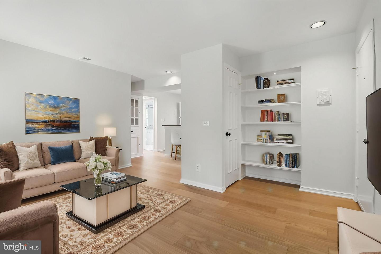 1403 E ABINGDON DR E #3, ALEXANDRIA, Virginia 22314, 1 Bedroom Bedrooms, ,1 BathroomBathrooms,Residential,For sale,1403 E ABINGDON DR E #3,VAAX2046064 MLS # VAAX2046064