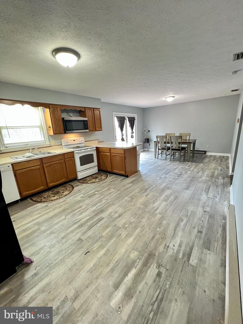 105 CAROLINE AVE, STEPHENS CITY, Virginia 22655, 3 Bedrooms Bedrooms, ,2 BathroomsBathrooms,Residential,For sale,105 CAROLINE AVE,VAFV2034630 MLS # VAFV2034630