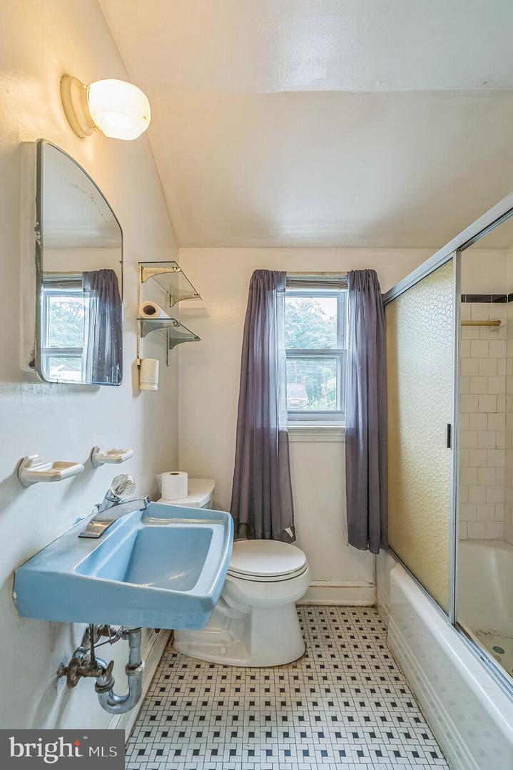 4334 DUBOIS PL SE, WASHINGTON, District Of Columbia 20019, 2 Bedrooms Bedrooms, ,1 BathroomBathrooms,Residential,For sale,4334 DUBOIS PL SE,DCDC2203958 MLS # DCDC2203958