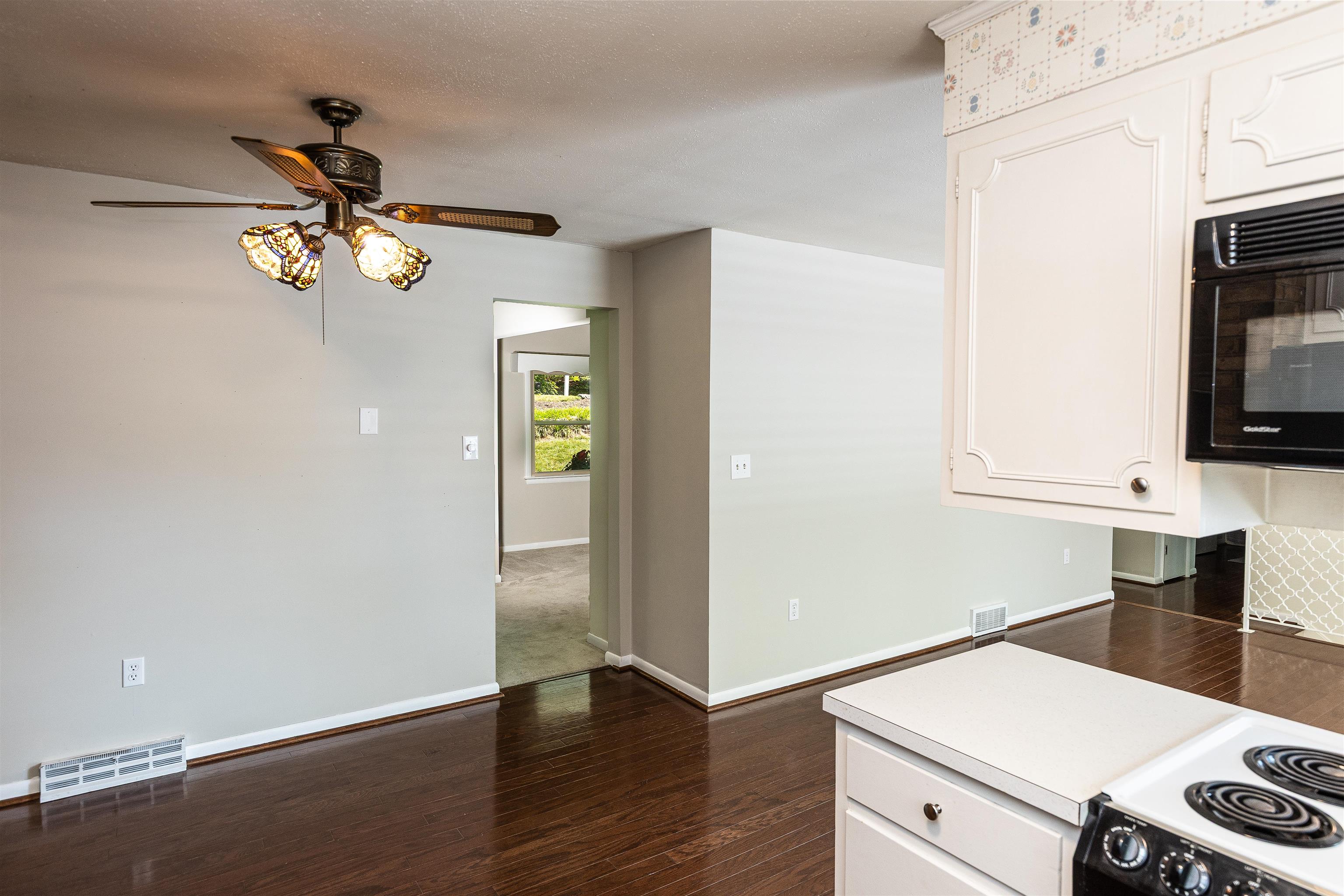 2613 ESTON DR, STAUNTON, Virginia 24401, 4 Bedrooms Bedrooms, ,3 BathroomsBathrooms,Residential,2613 Eston Drive,2613 ESTON DR,665340 MLS # 665340