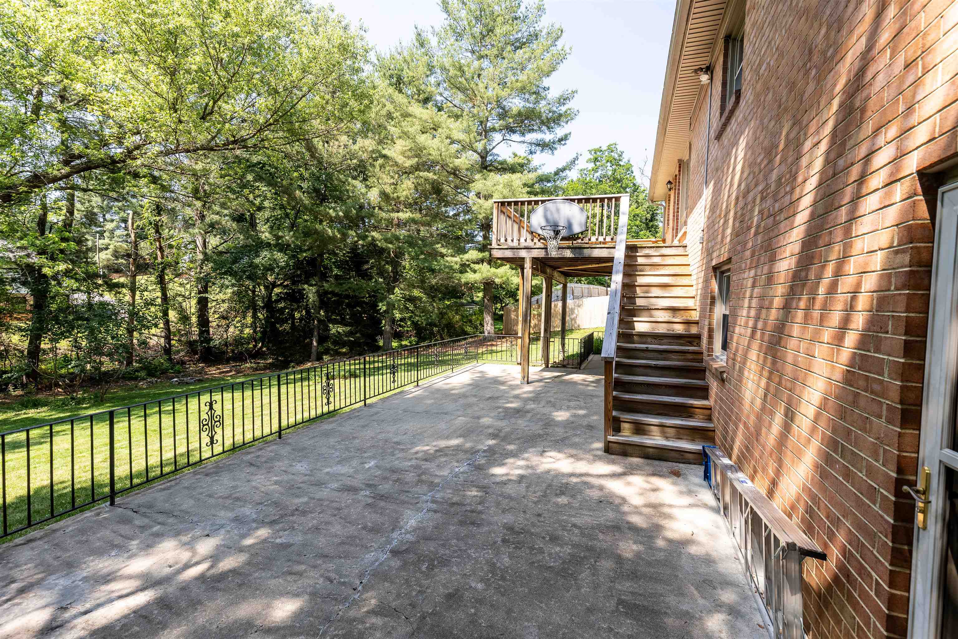 2613 ESTON DR, STAUNTON, Virginia 24401, 4 Bedrooms Bedrooms, ,3 BathroomsBathrooms,Residential,2613 Eston Drive,2613 ESTON DR,665340 MLS # 665340