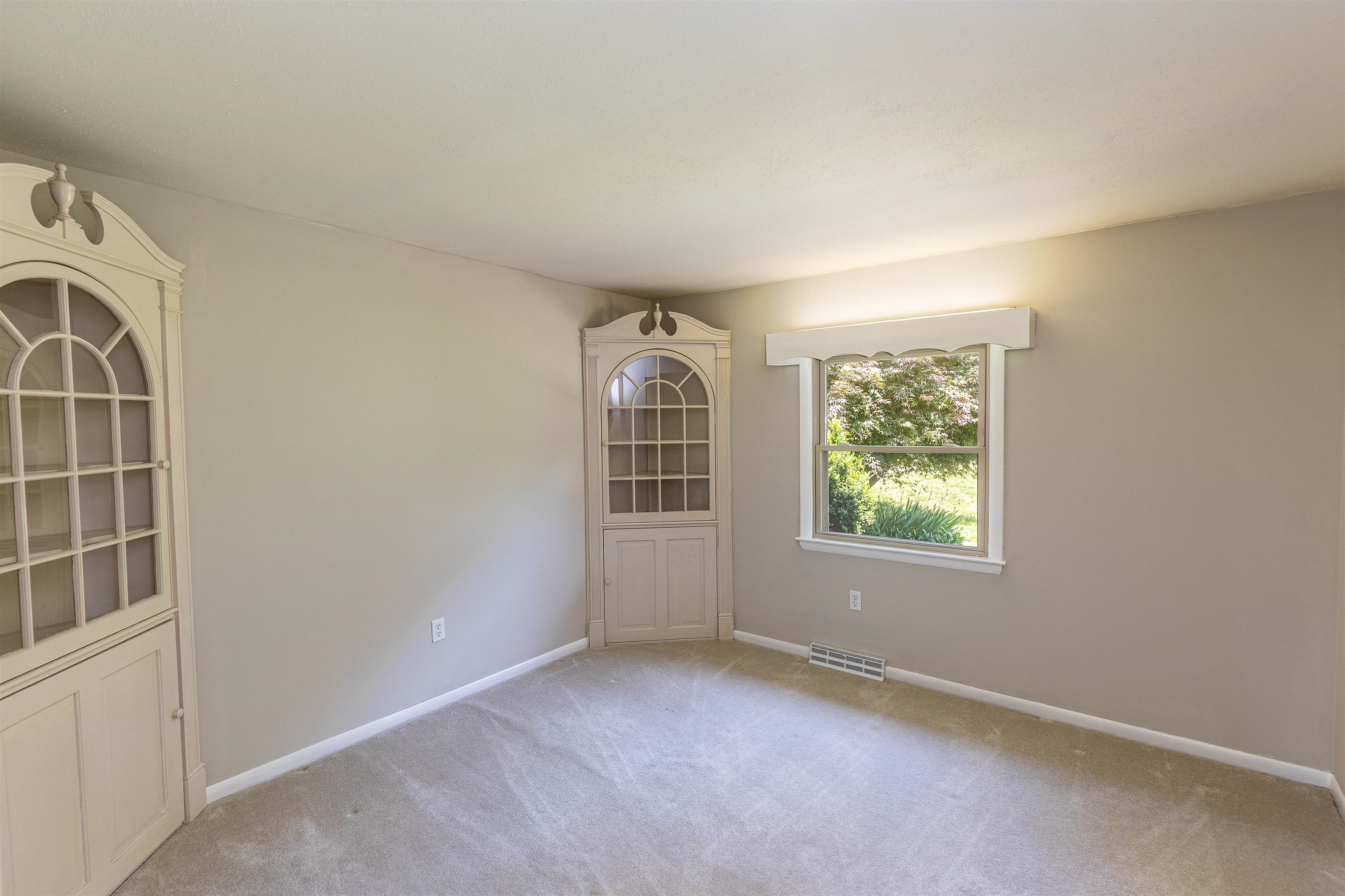 2613 ESTON DR, STAUNTON, Virginia 24401, 4 Bedrooms Bedrooms, ,3 BathroomsBathrooms,Residential,2613 Eston Drive,2613 ESTON DR,665340 MLS # 665340