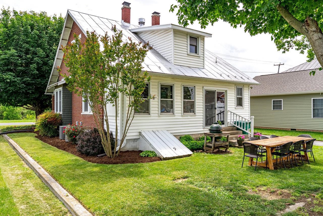 550 MASON ST, DAYTON, Virginia 22821, 3 Bedrooms Bedrooms, ,1 BathroomBathrooms,Residential,550 MASON ST,665344 MLS # 665344