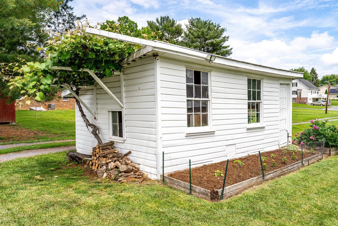 550 MASON ST, DAYTON, Virginia 22821, 3 Bedrooms Bedrooms, ,1 BathroomBathrooms,Residential,550 MASON ST,665344 MLS # 665344