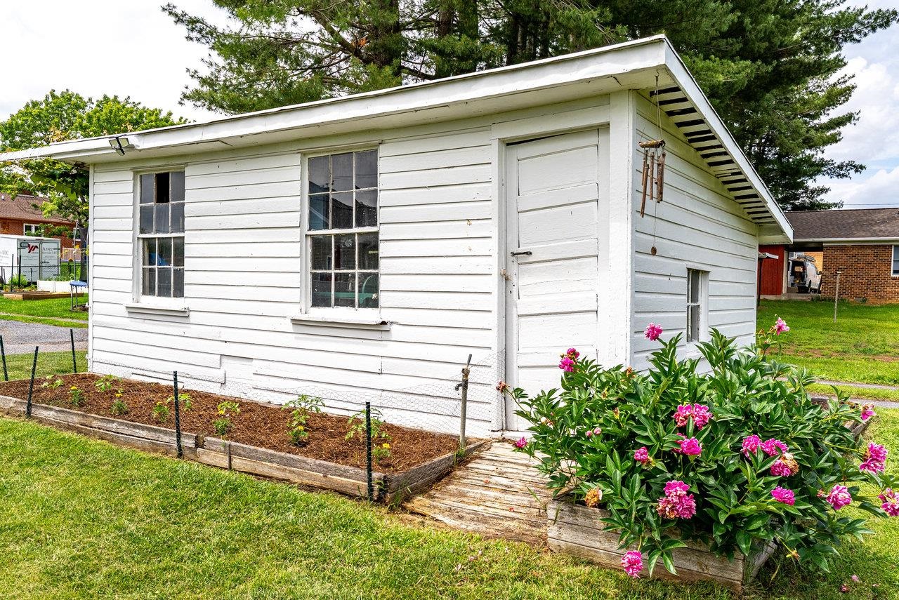 550 MASON ST, DAYTON, Virginia 22821, 3 Bedrooms Bedrooms, ,1 BathroomBathrooms,Residential,550 MASON ST,665344 MLS # 665344